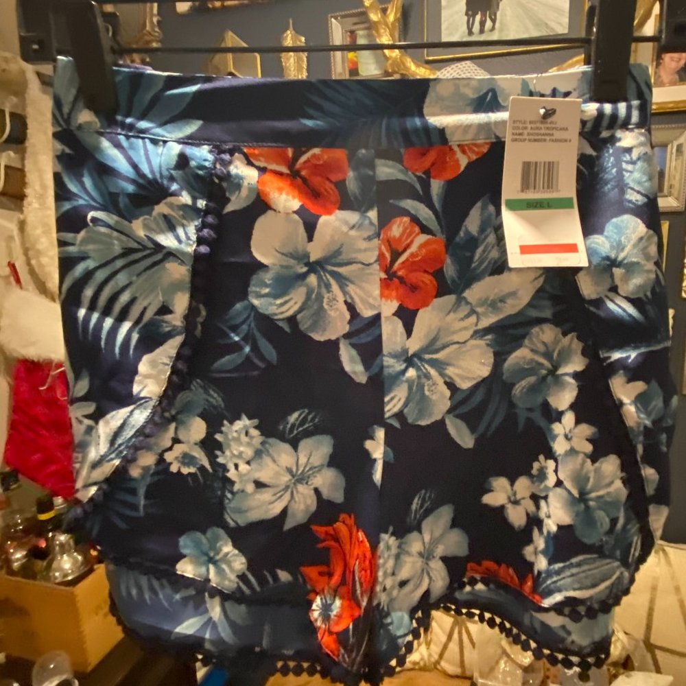 Jessica Simpson- NWT Silky Flower Shorts
